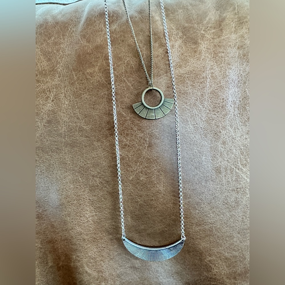 Paparazzi necklace- silver/bronze